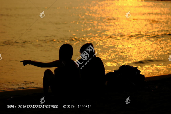 金色夕陽(yáng)下的戀人