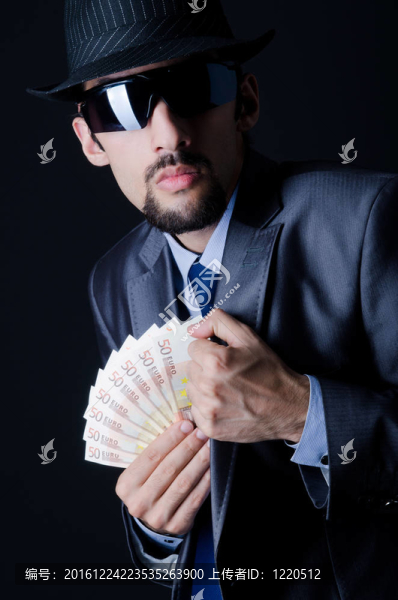 人與counterfeir錢