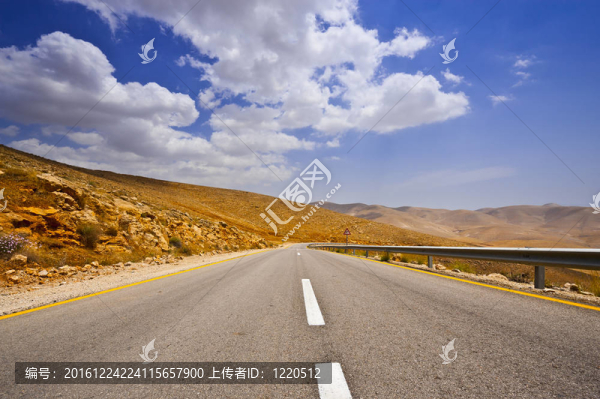 蜿蜒的道路