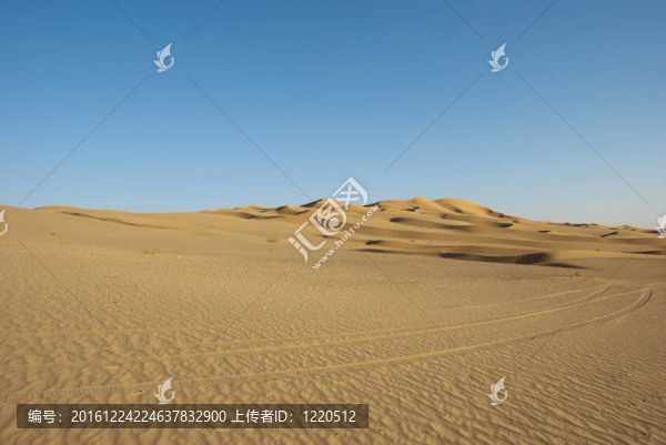 在西方，阿曼沙漠