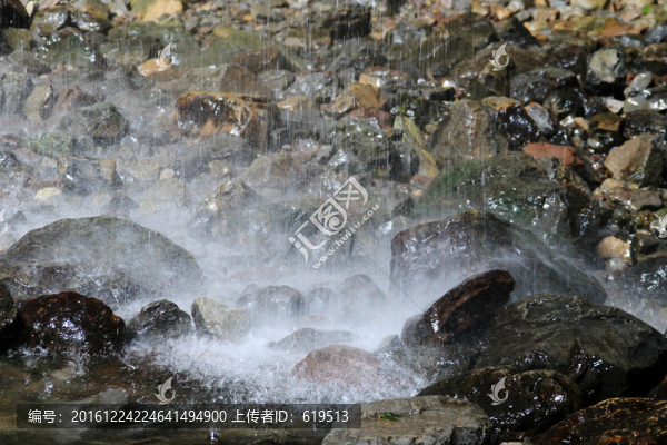 泉水飛流