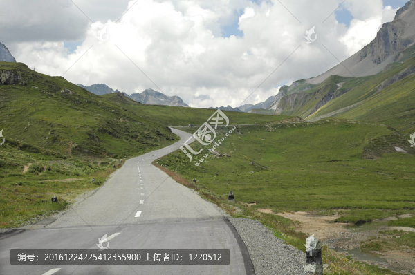 阿爾布拉河；曲折的道路
