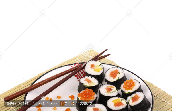 粟實(shí)在白色盤子上滾動(dòng)