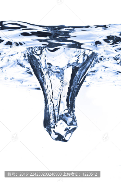 冰塊掉進(jìn)水里