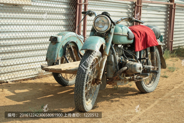 舊摩托車。