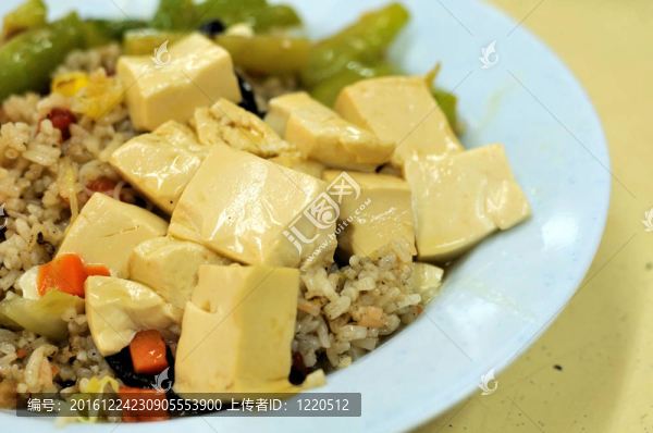 素食炒飯和豆腐料理