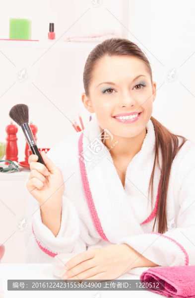 可愛(ài)的女人與刷子