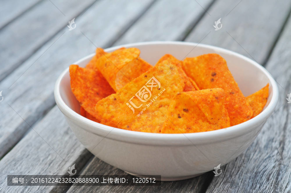 白碗辣椒多力多滋的淺景深；