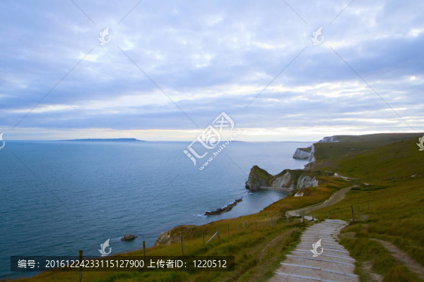 棧道沿著侏羅紀海岸多塞特英國