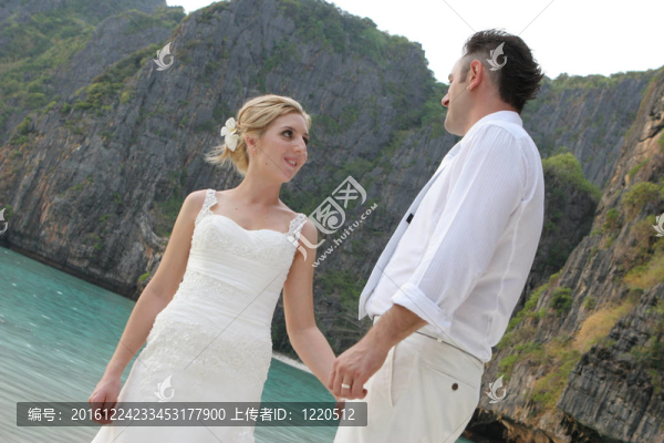 婚禮上的新娘和新郎。