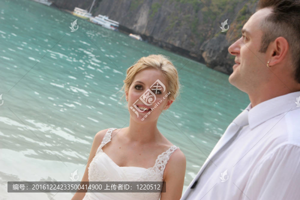 婚禮上的新娘和新郎。