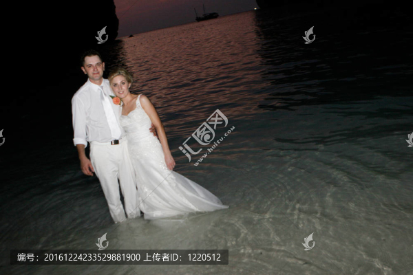 婚禮上的新娘和新郎。