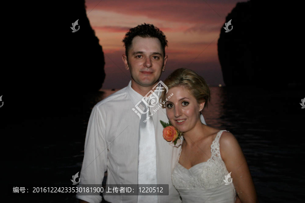 婚禮上的新娘和新郎。