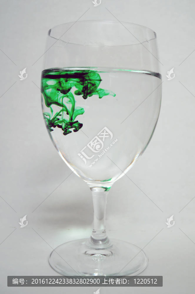 Wineglass的綠色液體