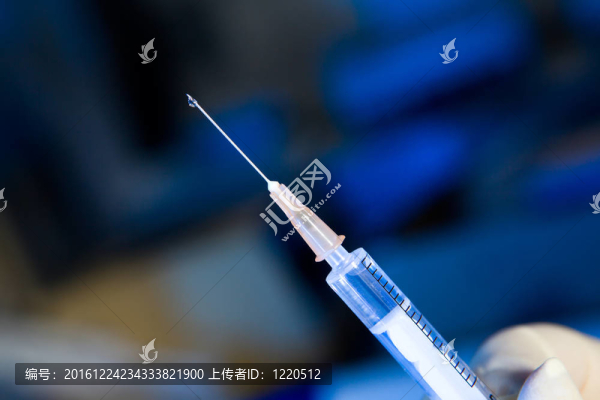 用一滴液體注射的注射器