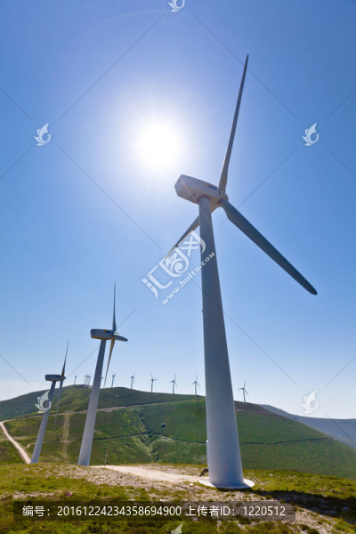 更多的風(fēng)力渦輪機(jī)；垂直射擊