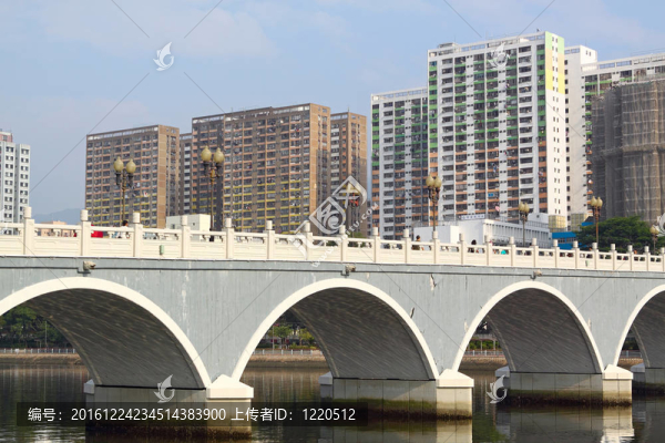 在亞洲，香港市區(qū)拱橋；