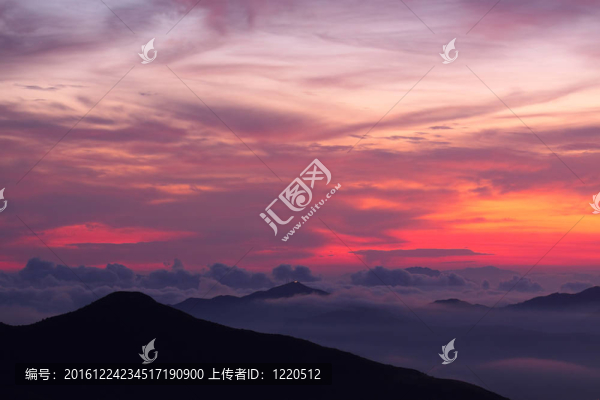 在山上日落