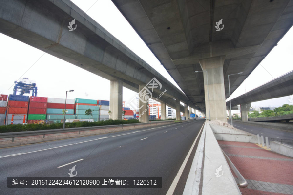 橋下。城市場(chǎng)景