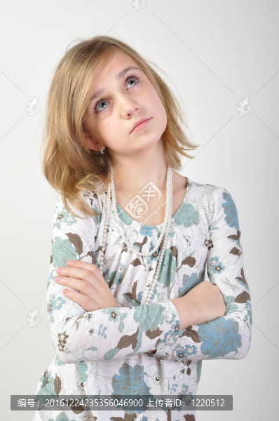 迷人的金發(fā)女孩冒充