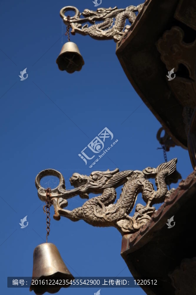 寺中的龍