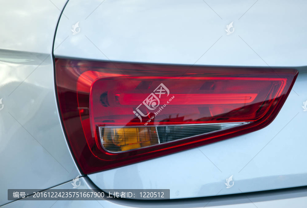 紅色背光的新車