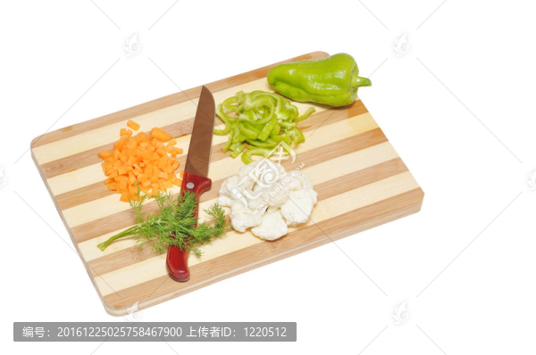 靜物蔬菜和菜刀在砧板上