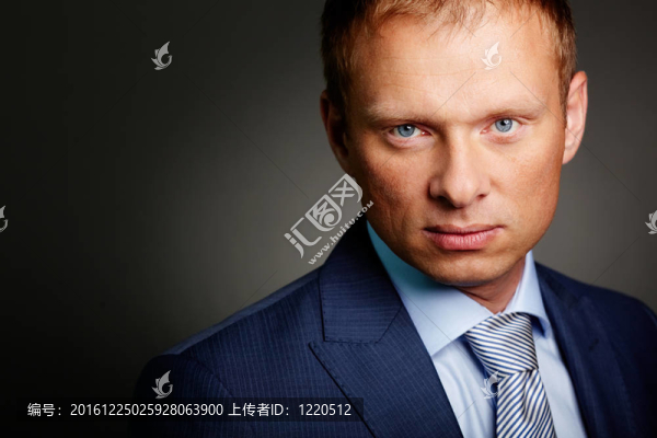 嚴(yán)肅的商人