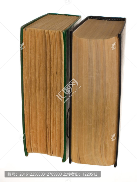 白色背景下的兩本舊書