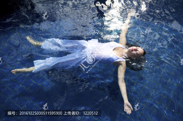 夏天游泳