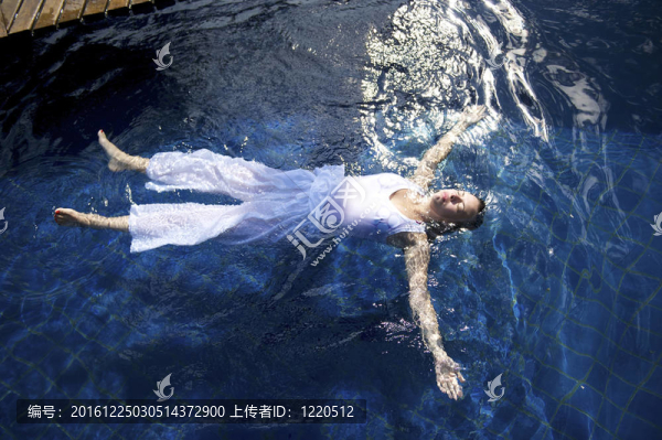 夏天游泳