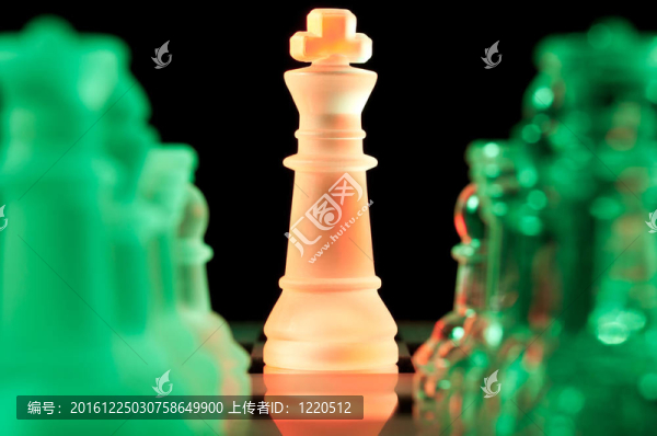 五彩的棋子在黑暗
