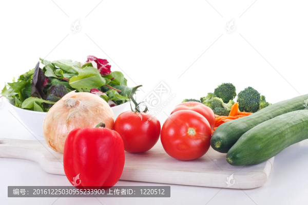 蔬菜沙拉配碗中蔬菜