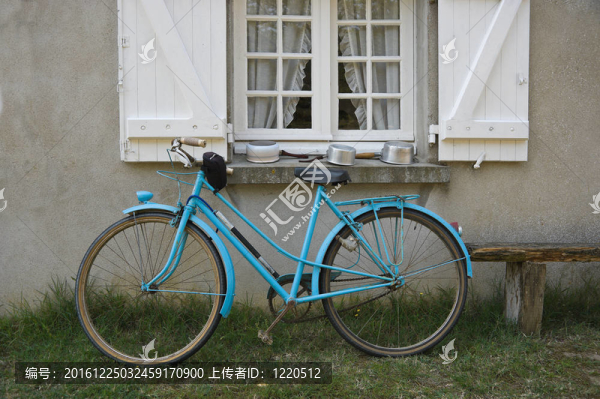 舊藍(lán)色法國自行車