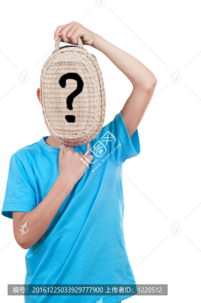 玩籃子的男孩