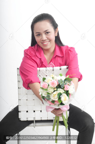 亞洲美女在隔離泰國紅衫白坐