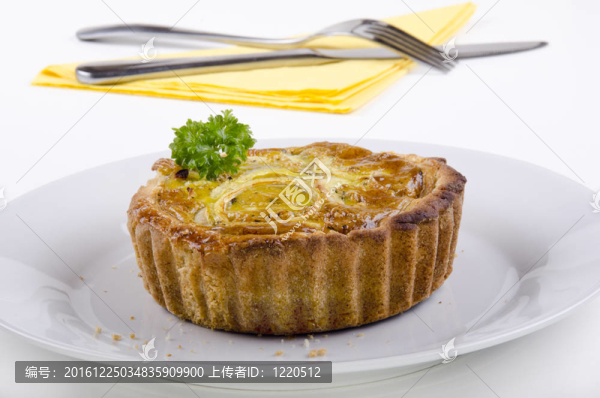 新鮮的奶酪和洋蔥蛋歐芹