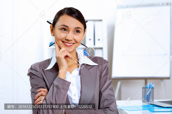 女青年上班服上班