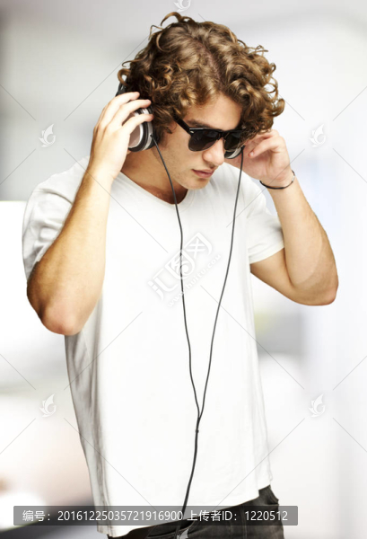 人聽音樂
