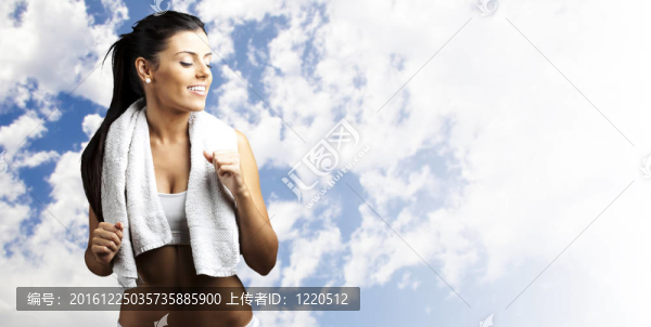 年輕女人跑
