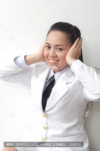 亞洲泰國年輕商業(yè)女性穿著白色連衣裙