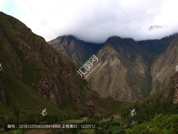 云中山峰