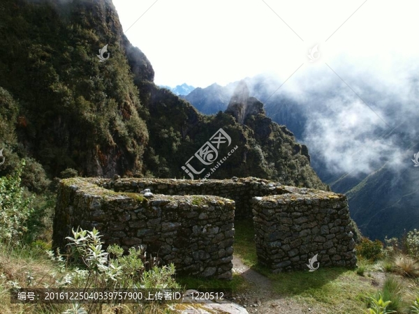石屋沿著印加古道