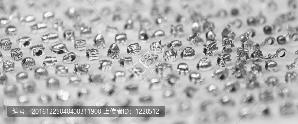 柜臺上的銀首飾