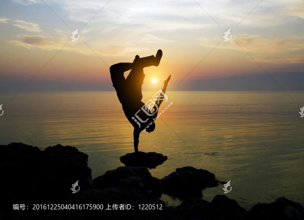 日落海洋。