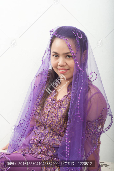 亞洲的泰國女紫色穆斯林服飾-,banduang