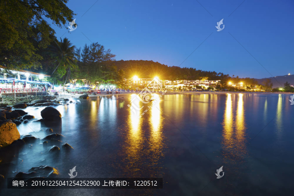 查看卡隆海灘-一個受歡迎的旅游目的地在晚上提姆