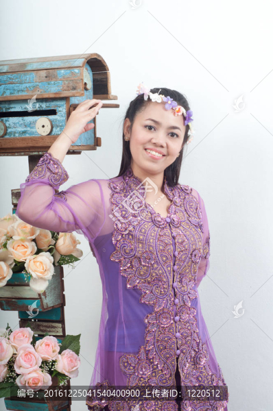 亞洲的泰國女紫色穆斯林服飾-,banduang