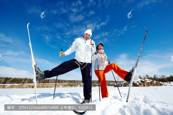 滑雪者在公園