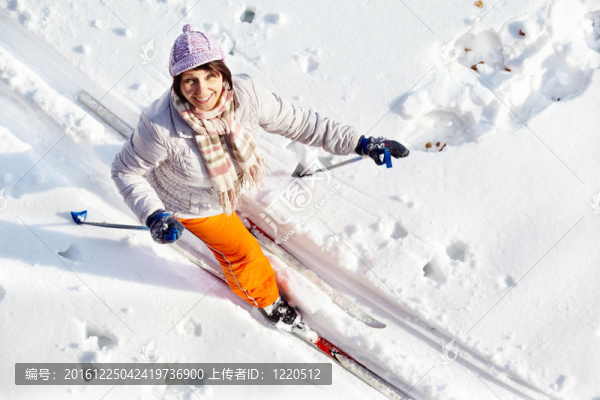 漂亮的滑雪者